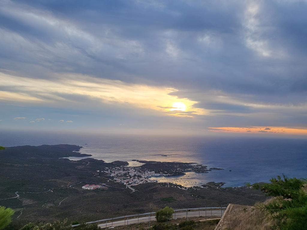 juanan959's tweet photo. El amanecer de hoy #PuntaEste @BuenosDias 📷🇪🇸 https://t.co/8YiqUzbor7