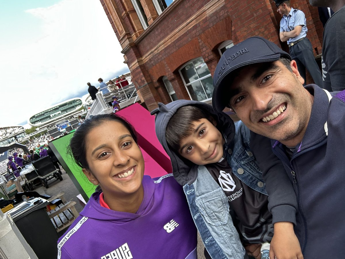 ashcgp's tweet photo. Wonderful day at @HomeOfCricket for @thehundred with my little boy Sachin.  Thanks @JemiRodrigues and @mandhana_smriti for the pictures. You were both so humble &amp; kind. Made his day! Inspiring a generation to give your best. #BleedBlue! Congrats @BraveHundred &amp; Invincibles https://t.co/hUfCTe2w45
