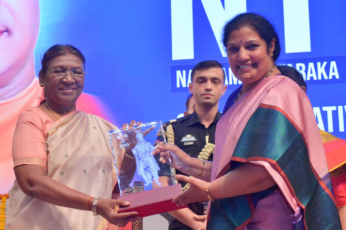 rashtrapatibhvn's tweet photo. President Droupadi Murmu released the commemorative coin on Late Shri NT Rama Rao on his centenary year at RBCC. The President said that Late Shri NT Rama Rao has enriched Indian cinema and culture through Telugu films. NTR’s popularity was equally wide as a public servant and leader. https://t.co/blgEIkEei1