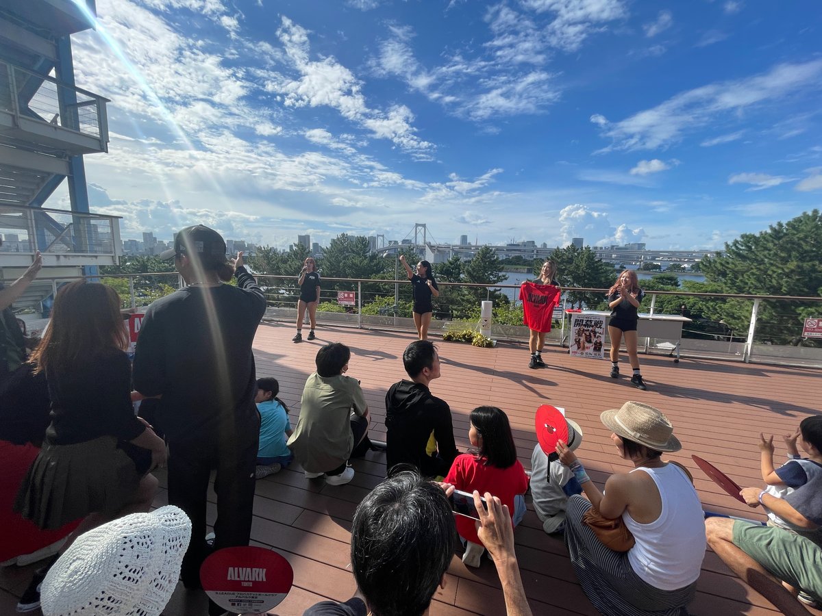 8/27(日)東京デックスビーチにて開催された「アルバルク東京がデックス東京ビーチにやってくる！」に #アルバルクチアリーダー #ルーク が参加し、ステージショーやジャンケン大会、ルークキャップ作り体験ブースを出展しました✨
#アルバルク東京 #WE

🔗レポートはこちら
alvark-tokyo.jp/news/detail/id…