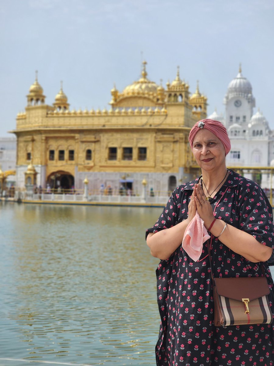 sherryontopp's tweet photo. Her chemotherapy culminates with a dip in the holy waters at Dukhbhanjani beri, Darbar sahib, this ushers in a 40 day chalisa at various Gurudwaras....
Her faith is unshakable.... radiotherapy and hormonal treatment follow suit....

Our gratitude to all those who have supported us in our arduous journey.