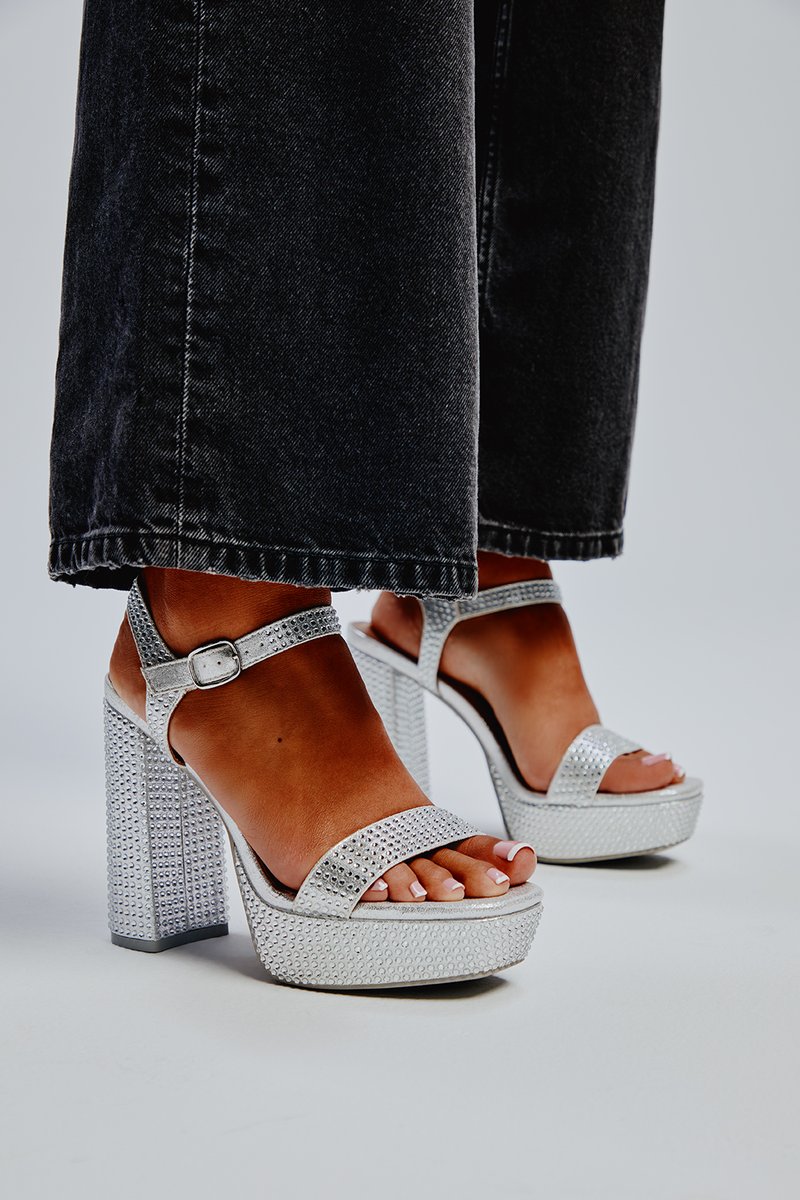 Lighting up the room with those dazzling Gretchen heels✨ 
loom.ly/5N_R-GE

 #generationspring #callitspring