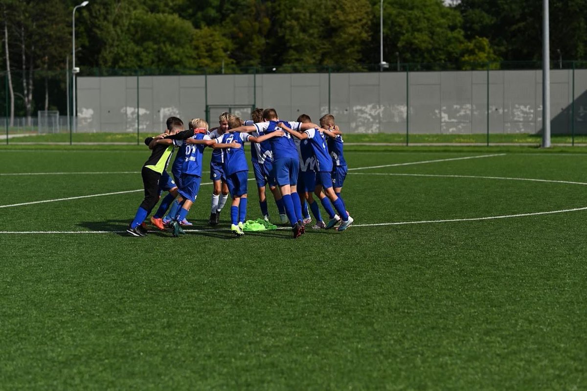 WartaSrem's tweet photo. 2️⃣ mecze, 6️⃣ punktów.
🔝🔝🔝

W drugiej kolejce pierwszej ligi młodzika rocznik 2012, wygrał z  UKS Jedynka Luboń 3️⃣:2️⃣‼️

Bramki strzelali:
⚽️ Dominik Boguta 
⚽️⚽️ Igor Szczerbaczewicz https://t.co/ovXyVDk8zU