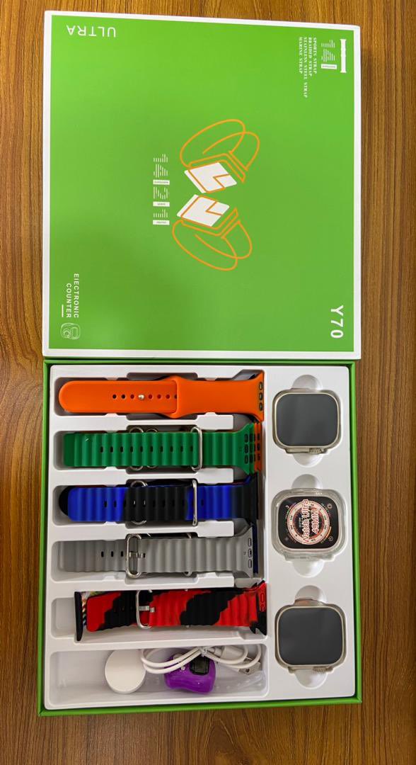 Okot_01's tweet photo. 2 watches 
12 straps 
Free delivery 

At only 250,000 @leneonlineshop  call or WhatsApp 0773580618 for order 

#lene_online_shop #lene_store #lene_electronics https://t.co/dFNNxreIHc