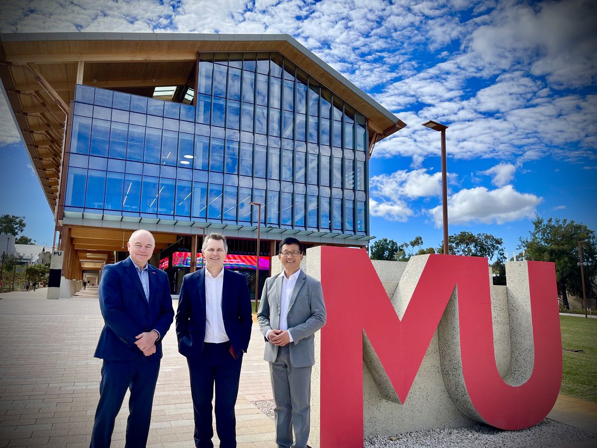 It was a pleasure to welcome Fed. Education Minister @JasonClareMP and local MP Sam Lim to campus today to tour our iconic, sustainable building Boola Katitjin, learn about our amazing Kulbardi Aboriginal Centre, and chat to students about equity, diversity and inclusion.🙌