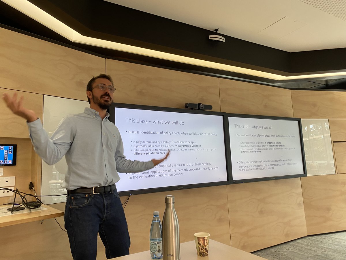 MUCHE_Macquarie's tweet photo. We were lucky to attend an excellent, detailed and very intuitive workshop on causal inference by visiting A/Prof @MarcoUnipd. Thank you so much A/Prof Bertoni, we learnt so much! @AIHI_MQ https://t.co/y9idbk5izU