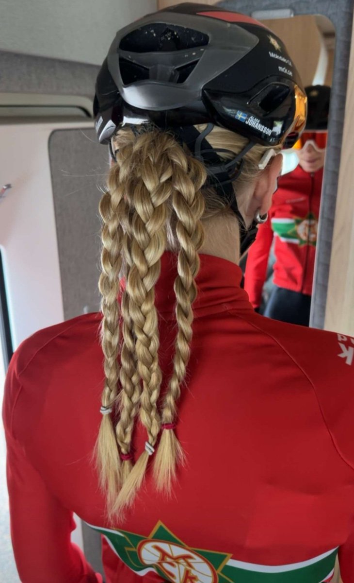 My new racing hair - Alma style 🤘
Progressing and are back to race pace, just did my first podium in a stage race in a long time
And. Cross. Is. Coming ❤️