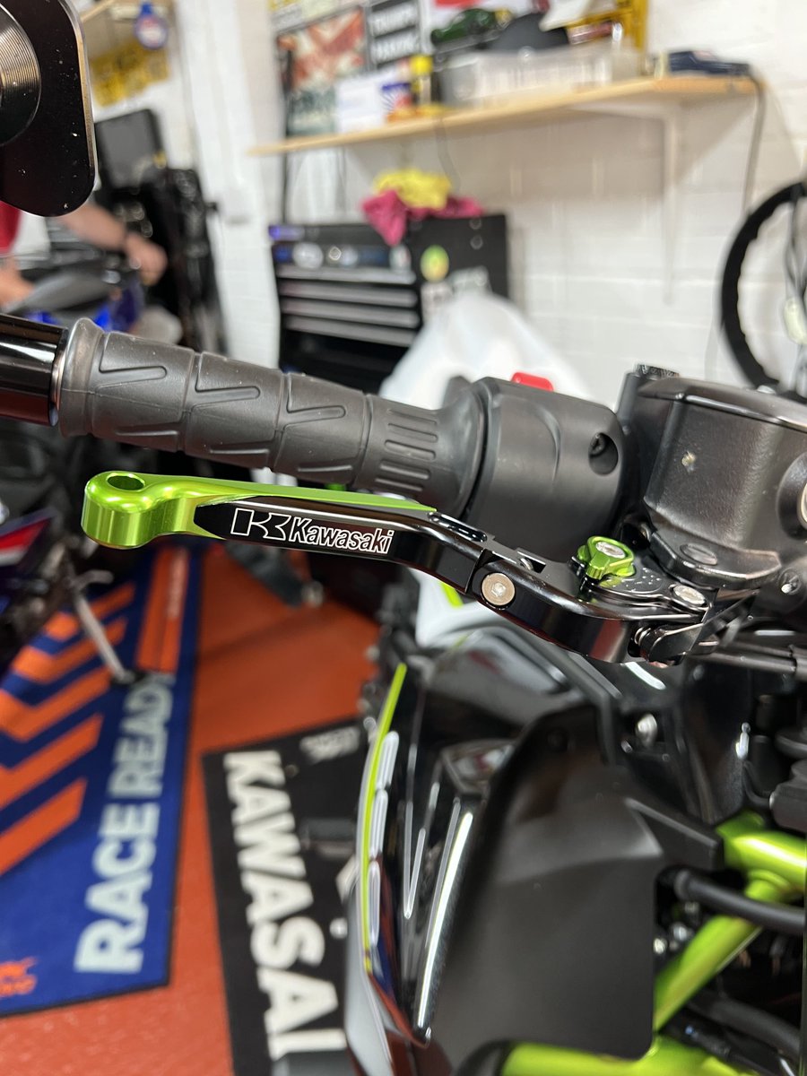 Today I are mostly christening the new levers … unless I fucked up the install in which case I’ll be christening my breakdown cover #DickheadAlert 🤓