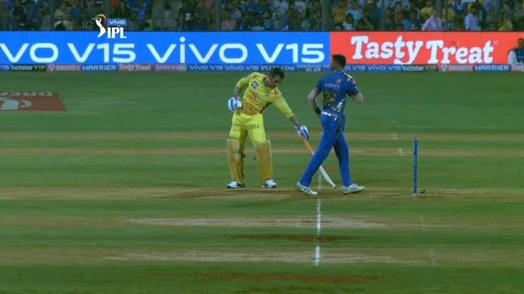 Sathya1_6's tweet photo. Now is it fair right? Why this sport should always benefit the batsman? Let the bowlers have the fun too.
Let's conclude this, Stay inside the crease before the ball gets delivered or otherwise ready to face the consequences! (5/5)
#Mankad #Ashwin #CricketTwitter #ICC #MCCRules https://t.co/LYUbXJbzwF