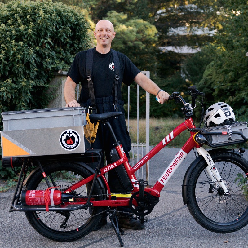hauptstadt_be's tweet photo. In #Wabern verkehrt das wohl einzige #Feuerwehrvelo der Schweiz. Eine Spezialanfertigung, massgeschneidert auf das Terrain des Dorfes. 

Text: Flavia von Gunten (@f_vog)
Bild: Simon Boschi

#Feuerwehr
