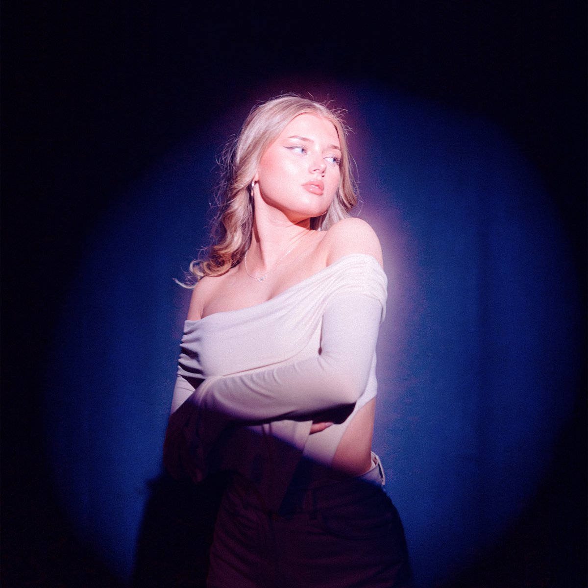 TEN Music Group (@tenmusicgroup) on Twitter photo .<a href="/NeuserClaudia/">Claudia Neuser</a> did a cover of Harry Styles' single "Falling" that will be released on Wednesday 🎶 .<a href="/NeuserClaudia/">Claudia Neuser</a> did a cover of Harry Styles' single "Falling" that will be released on Wednesday 🎶