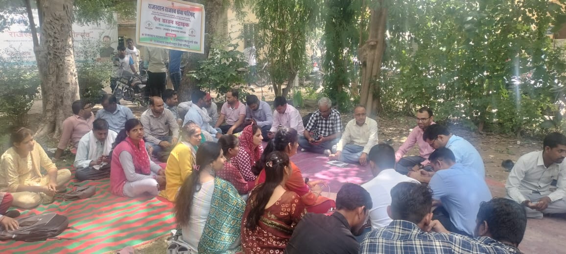 #राजस्व_विभाग_हड़ताल_पर
        आपकी वादा खिलाफी के कारण राजस्व सेवा परिषद् के तीनों संघटक राजस्थान पटवार संघ, राजस्थान कानूनगो संघ  राजस्थान तहसीलदार सेवा परिषद् आज 28 अगस्त से अनिश्चितकालीन हड़ताल पर है ....
<a href="/ashokgehlot51/">Ashok Gehlot</a> 
<a href="/RamlaljatINC/">Ramlal Jat</a> 
<a href="/GovindDotasra/">Govind Singh Dotasra</a>
<a href="/INCIndia/">Congress</a>