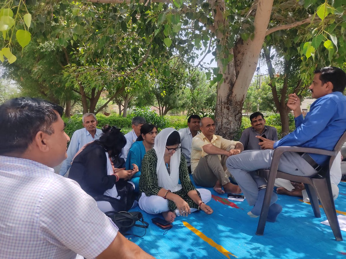 #राजस्व_विभाग_हड़ताल_पर
        आपकी वादा खिलाफी के कारण राजस्व सेवा परिषद् के तीनों संघटक राजस्थान पटवार संघ, राजस्थान कानूनगो संघ  राजस्थान तहसीलदार सेवा परिषद् आज 28 अगस्त से अनिश्चितकालीन हड़ताल पर है tt
<a href="/ashokgehlot51/">Ashok Gehlot</a> 
<a href="/RamlaljatINC/">Ramlal Jat</a> 
<a href="/GovindDotasra/">Govind Singh Dotasra</a>
<a href="/INCIndia/">Congress</a>