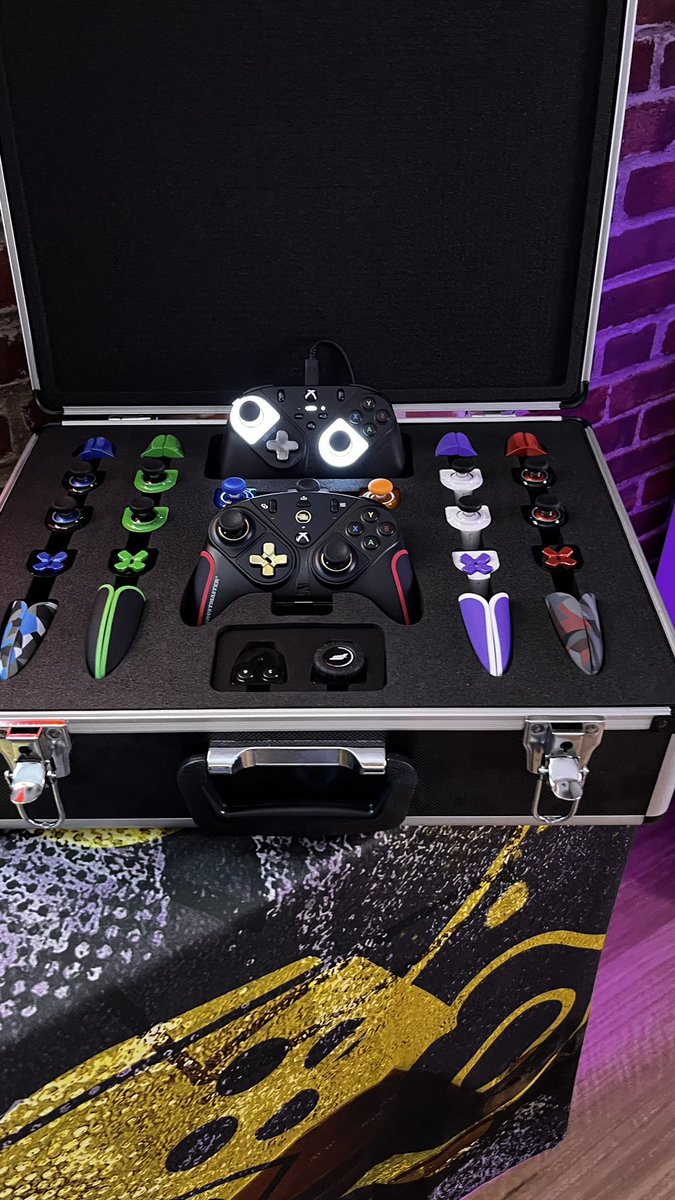 Element6_GG's tweet photo. Thrilled to announce: The team has officially arrived at the boot camp location! A huge shoutout to @TMThrustmaster for making this journey possible. Let the intense training sessions commence! π₯π #E6ONTOP #ALGS #ApexLegends #BootcampBound #PoweredByThrustmaster https://t.co/2JX52ecgNZ