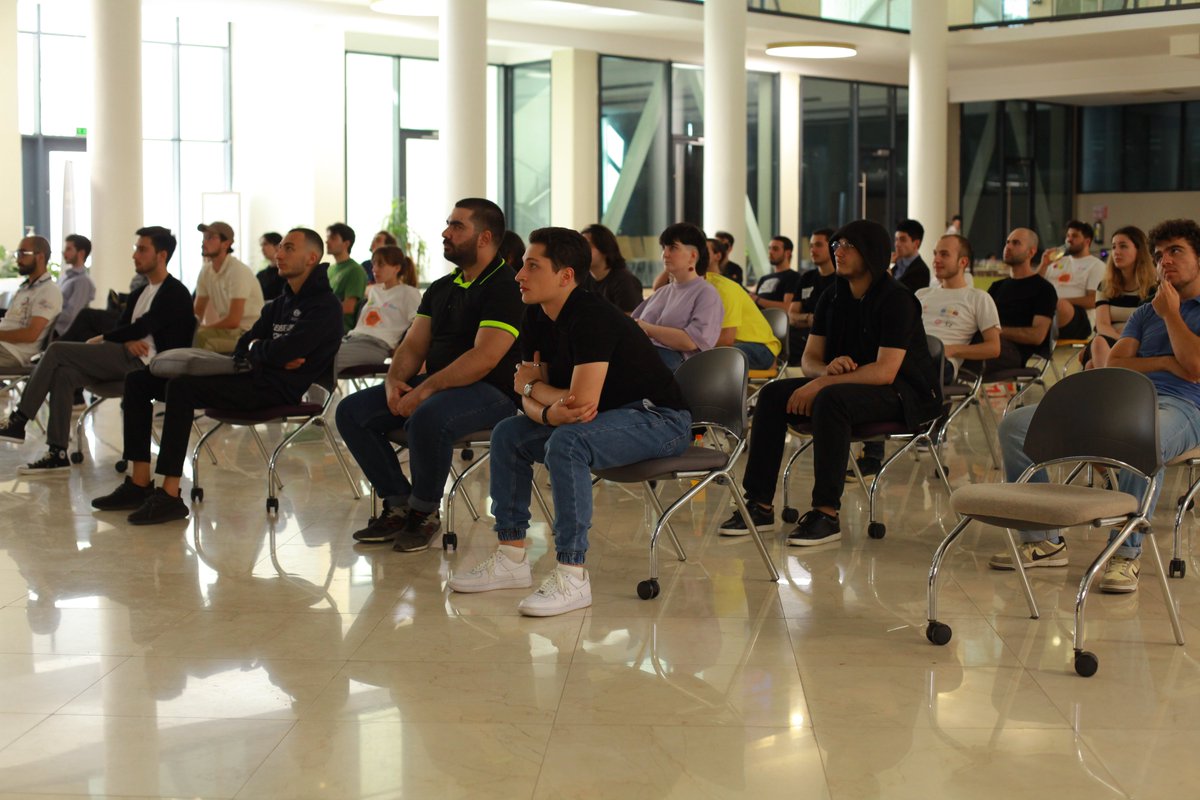 HALF-CHAIN tweet media