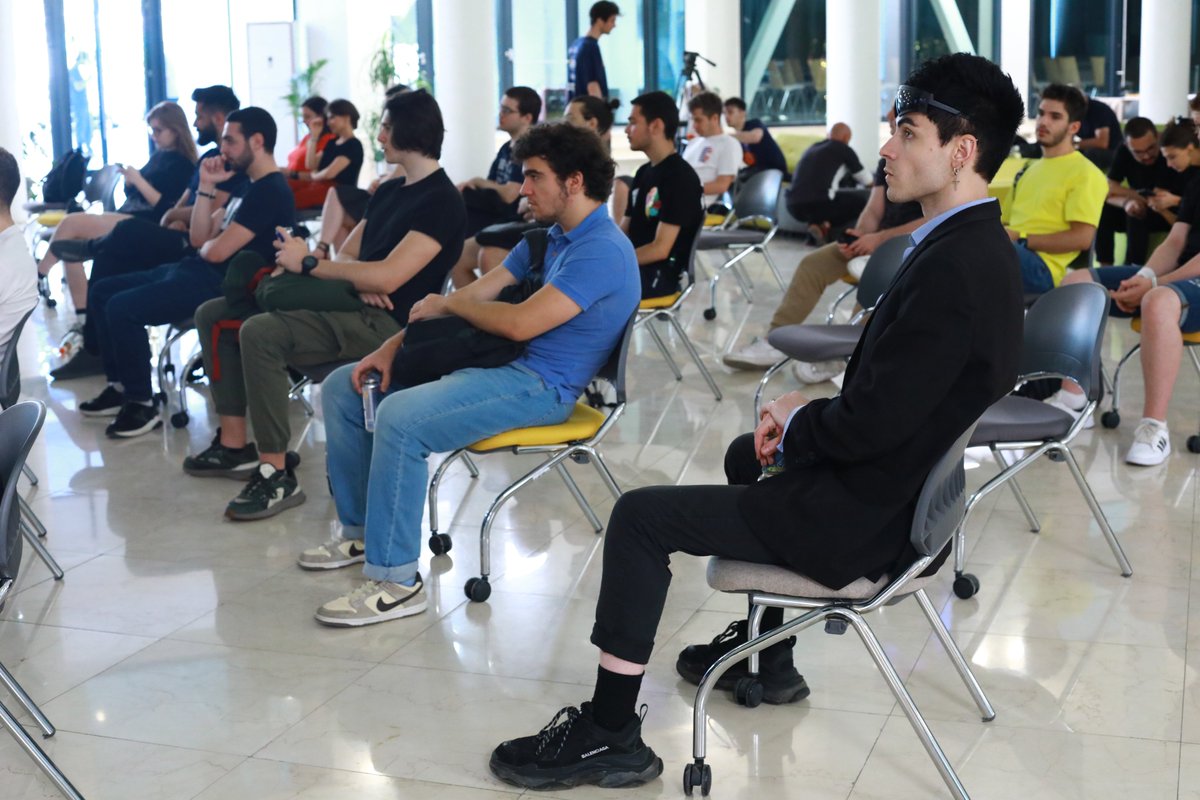 HALF-CHAIN tweet media