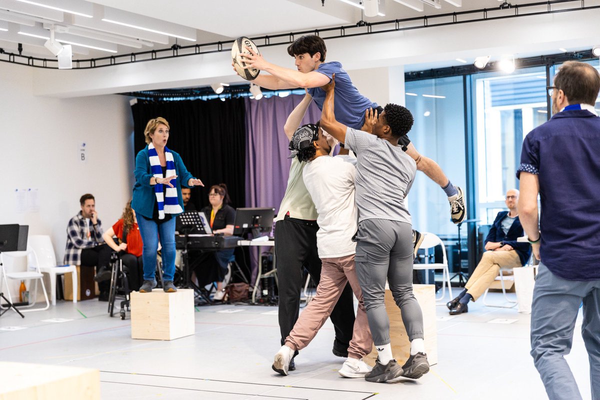teamlinzi's tweet photo. Some behind the scenes photos from rehearsals for @TLBTmusical 

The cast and crew look like their having the best time! 

Not long now until the first show is underway at soho place! With some very talented cast 

#lookslikefun #linzihateley #TLBTmusical #BehindTheScenes https://t.co/pwmHODC4qC