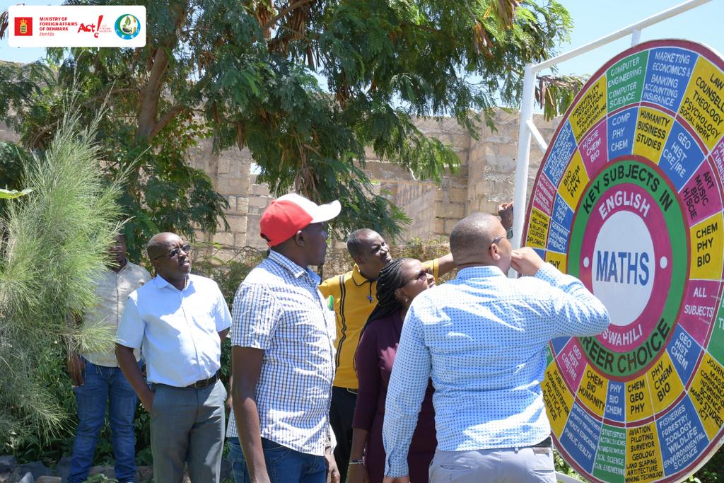 Isiolo_CEED's tweet photo. We Facilitated AMANI Club patrons and Ministry of Education Officials to plan and undertake learning visit to St. Paul's Peace Corner. Intended to integrate anti-radicalisation and peaceful coexistence in schools supported by @denmarkinkenya and @tendasasa https://t.co/gyxyPKKF8w