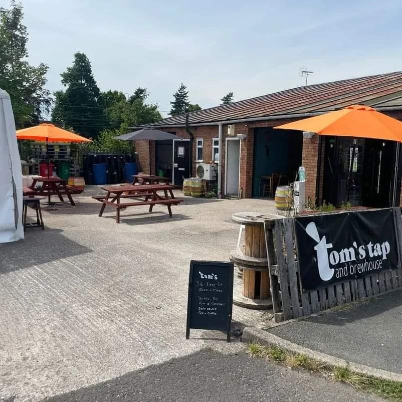 tomstapandbrew's tweet photo. Happy Bank Holiday! We're open 2pm-8pm today.

See you later!

#craftbeer #craftcider #craftbeerbrewedhere #marqueebo #taproom #beeryard https://t.co/87jveWn5U7