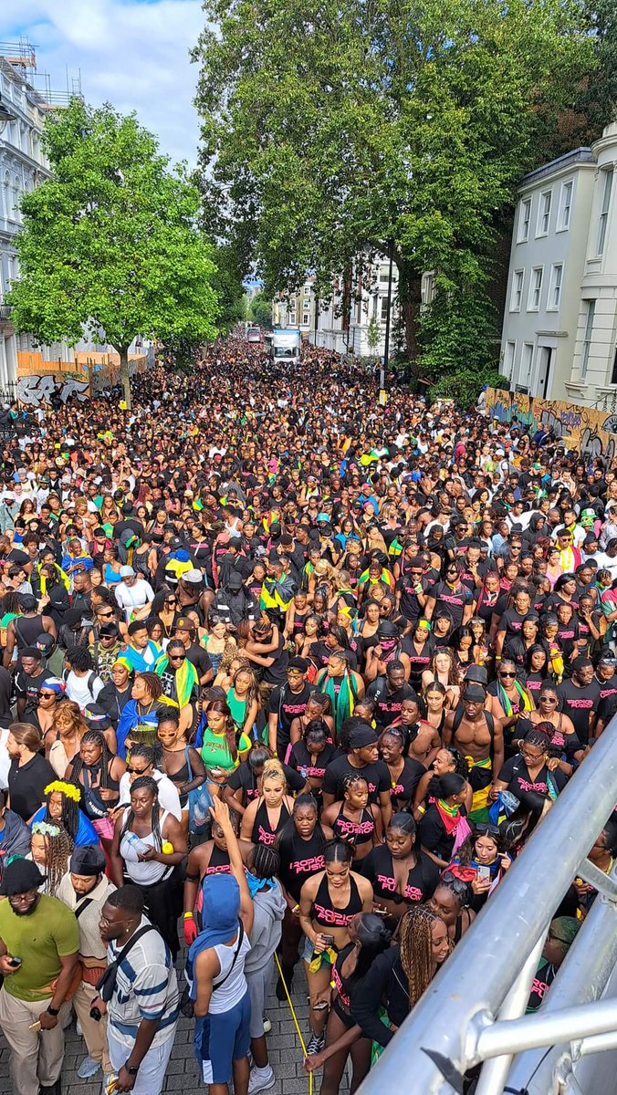 There were an estimated 2,000,000 people at Notting Hill Carnival and just 85 arrests but some media outlets feel obliged to start any news coverage of the event with the number of arrests 🙄