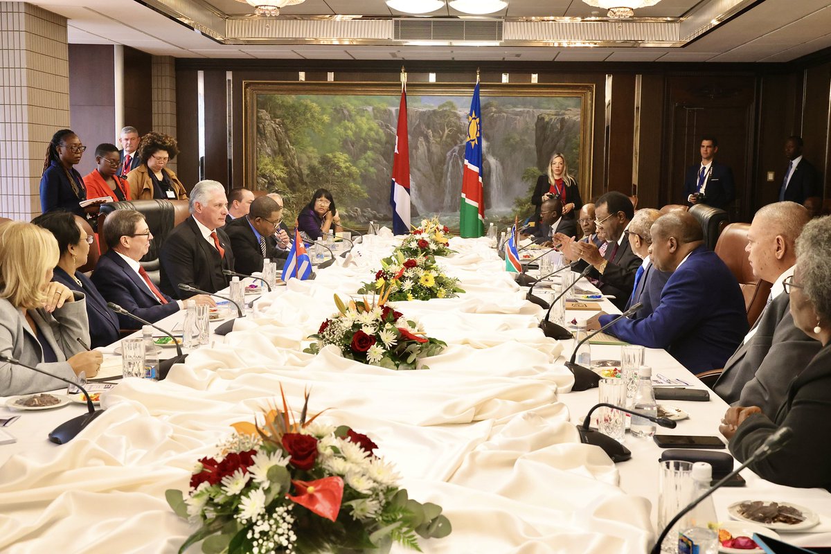 BrunoRguezP's tweet photo. Con renovado impulso a los vínculos bilaterales e/ #Cuba y #Namibia concluye el Pdte @DiazCanelB su visita oficial.

La hermandad entre nuestros pueblos, con una historia común de lucha, se afianza sobre bases de admiración mutua, solidaridad y nuevas oportunidades de cooperación https://t.co/X02BAwlj4C