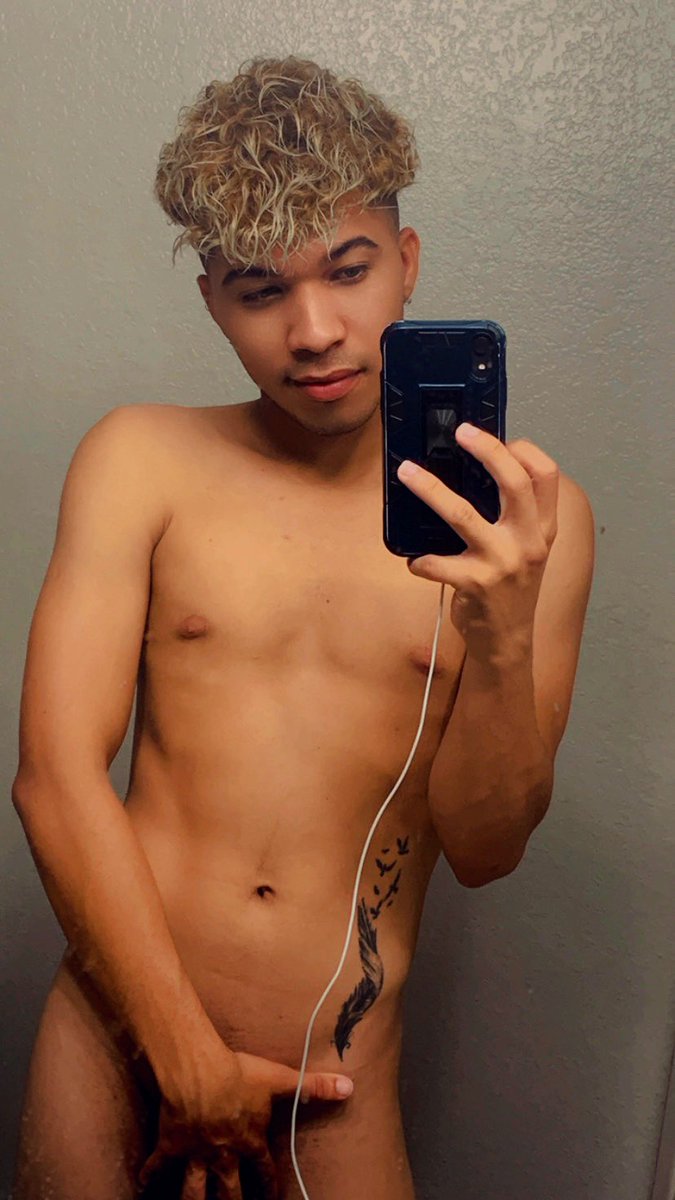 Nabuil2002's tweet photo. Nada como una buena ducha 🚿🥵 https://t.co/TKpaVlyyNC