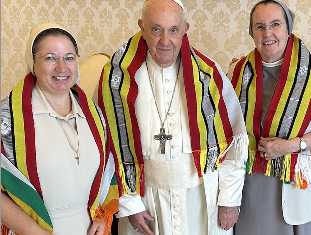 Francisco: "Una congregación que mira hacia fuera es señal de que está sana y corre buen aire": El viernes 26 de agosto, el papa Francisco recibió en audiencia privada a la superiora general de las Misioneras Hijas de la Sagrada Familia de Nazaret,… dlvr.it/SvGXMF