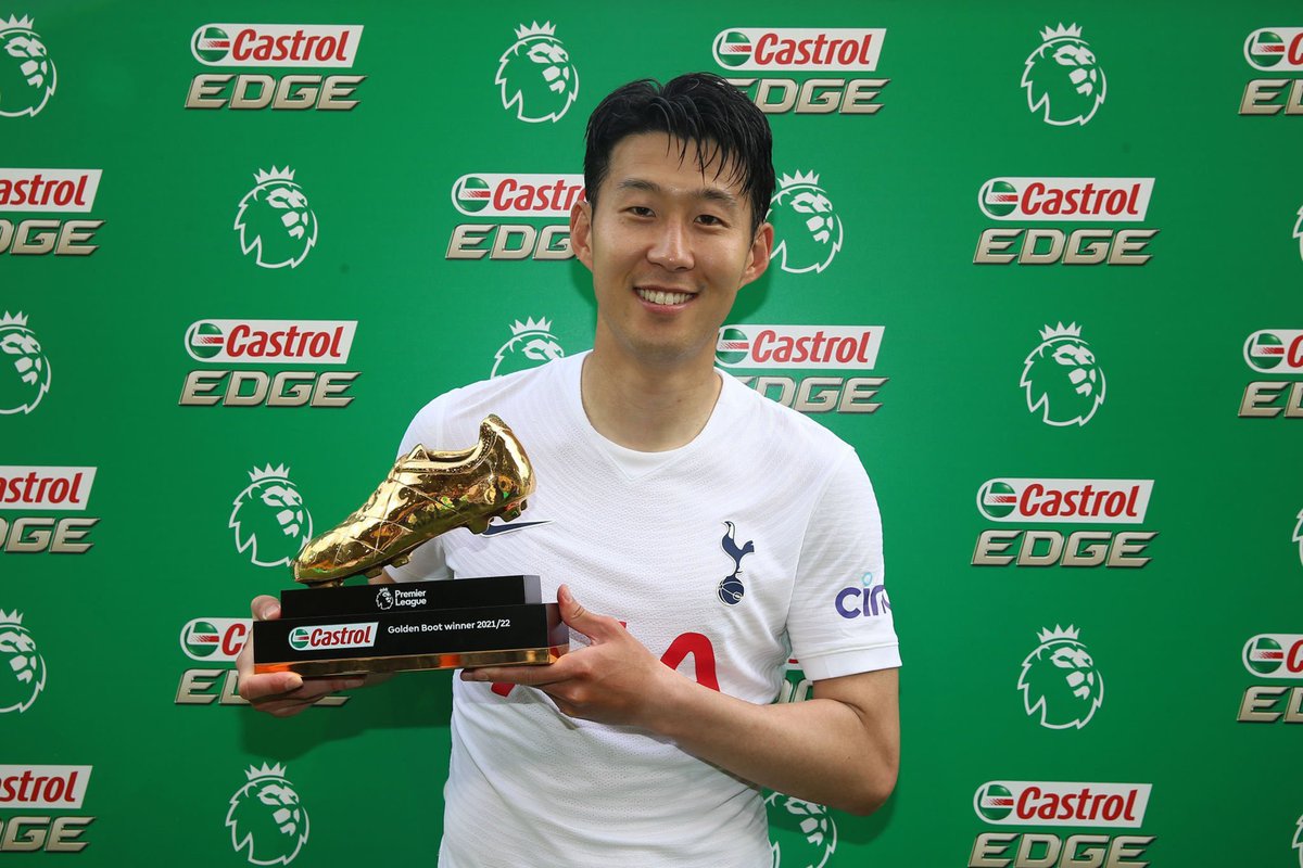 Footballtweet's tweet photo. 🇰🇷🤍 On this day, 8 years ago, Tottenham signed Heung-Min Son for £22M from Bayer Leverkusen.

🏟️ Games: 375
⚽ Goals: 145
🅰️ Assists: 80

PL POTM: 🥇🥇🥇
PL Goal of the Month: 🥇🥇
PL Goal of the Season: 🥇
Puskas Award: 🥇
PL Golden Boot: 🥇

Champions League: 🥈
EFL Cup: 🥈 https://t.co/bRWRbDRL6u