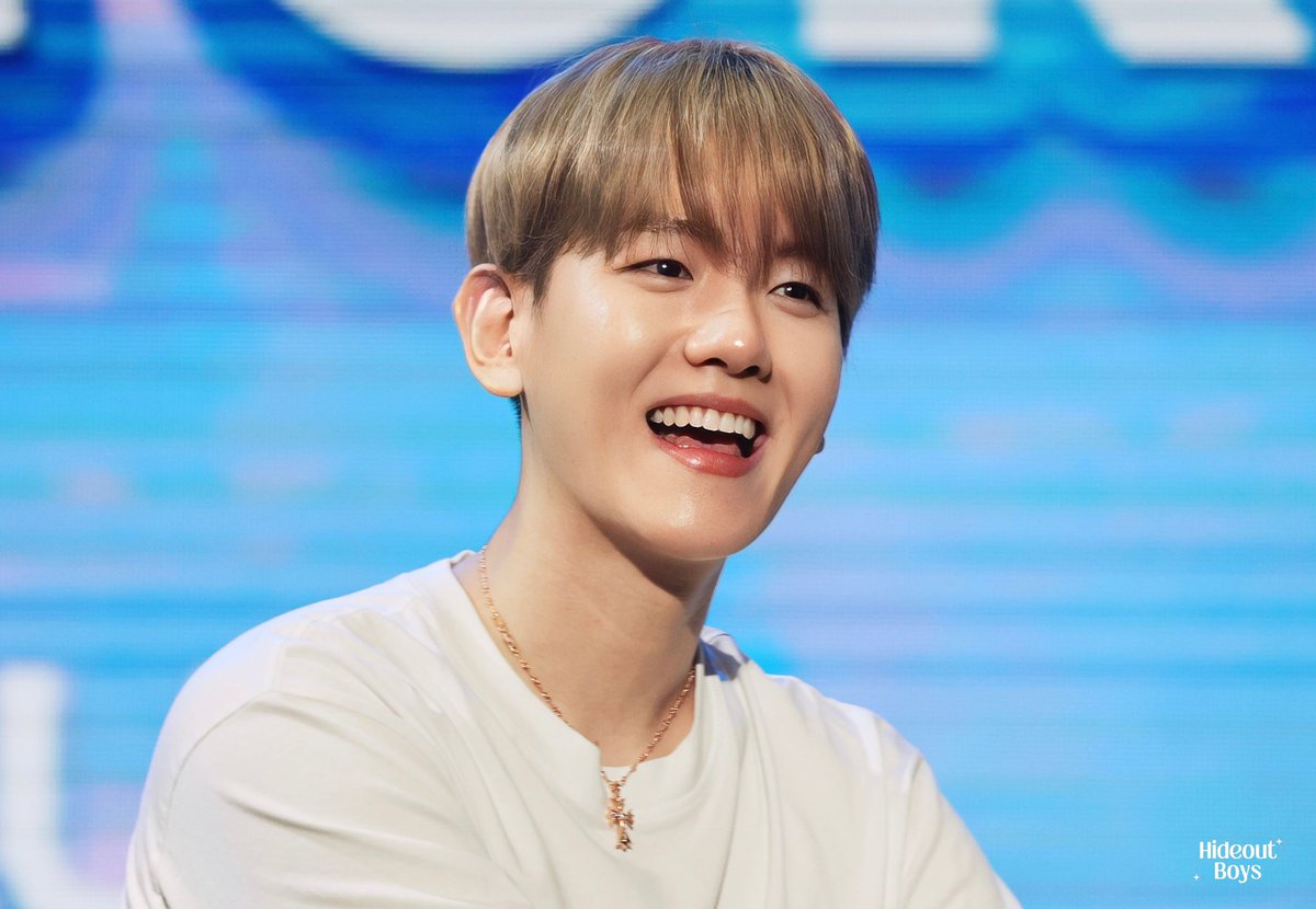 bhxxdog's tweet photo. 사랑하는 백현시💛 https://t.co/QaFYgGYF89