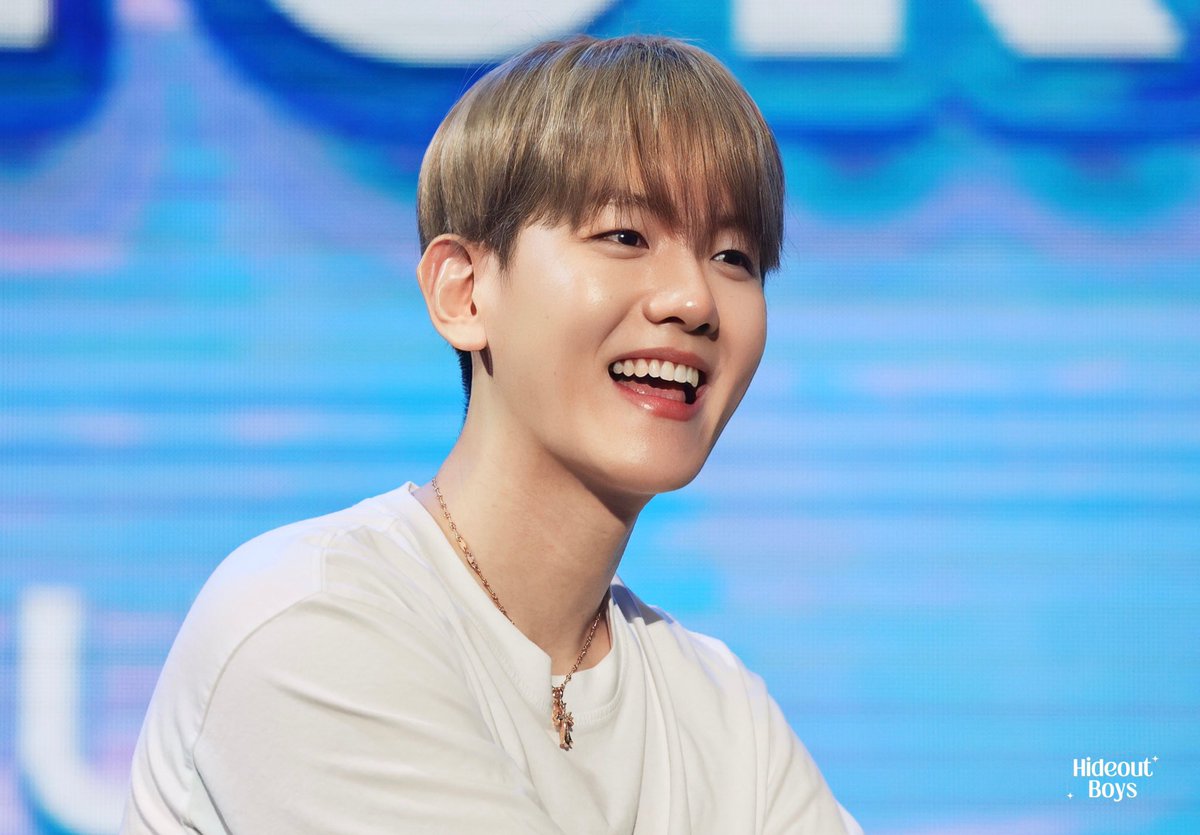 bhxxdog's tweet photo. 사랑하는 백현시💛 https://t.co/QaFYgGYF89