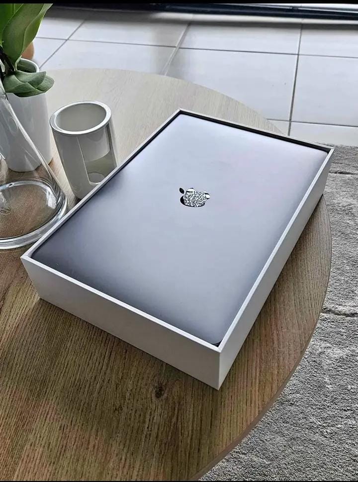 Engineer_Mhofu's tweet photo. @daddyhope Boxed MacBook air m1
8gb ram
256gb
Contact me on 0772666483 https://t.co/WWexOxPhTG