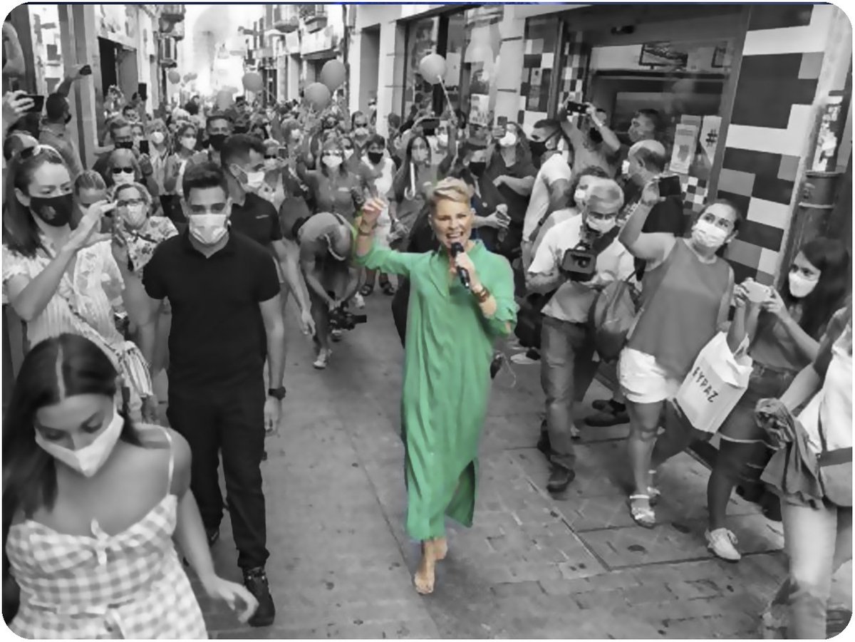 PlanetaTamara's tweet photo. Hoy se cumplen tres años del pasacalles musical de soraya arnelas en plasencia que catapultó las ventas de la casa de las carcasas y dio paso a las segunda ola de covid-19 https://t.co/NGD8JHsXmB
