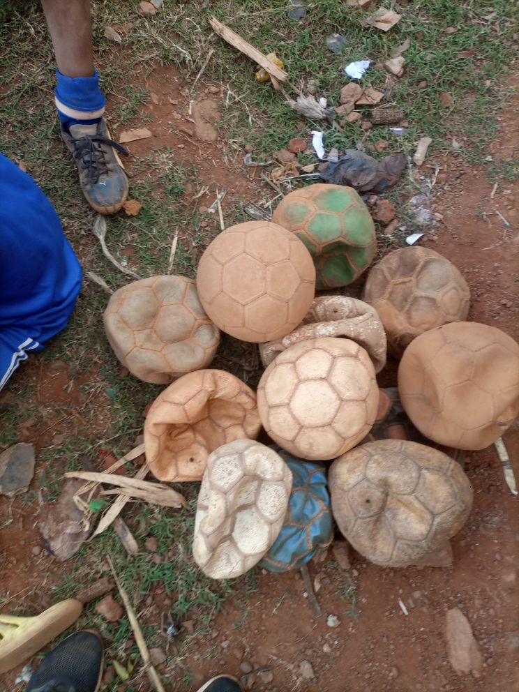 Today's challenge.
Lack of enough training equipments. Because of the increasing number of needy kids every holiday during our training programs.

@KitAid @charityboots @RWGbluenose @_PearlsAsinger @Tim_Cahill @Everton @EITC  @EvertonAcademy @dixiedeansboots @Peter82Meter