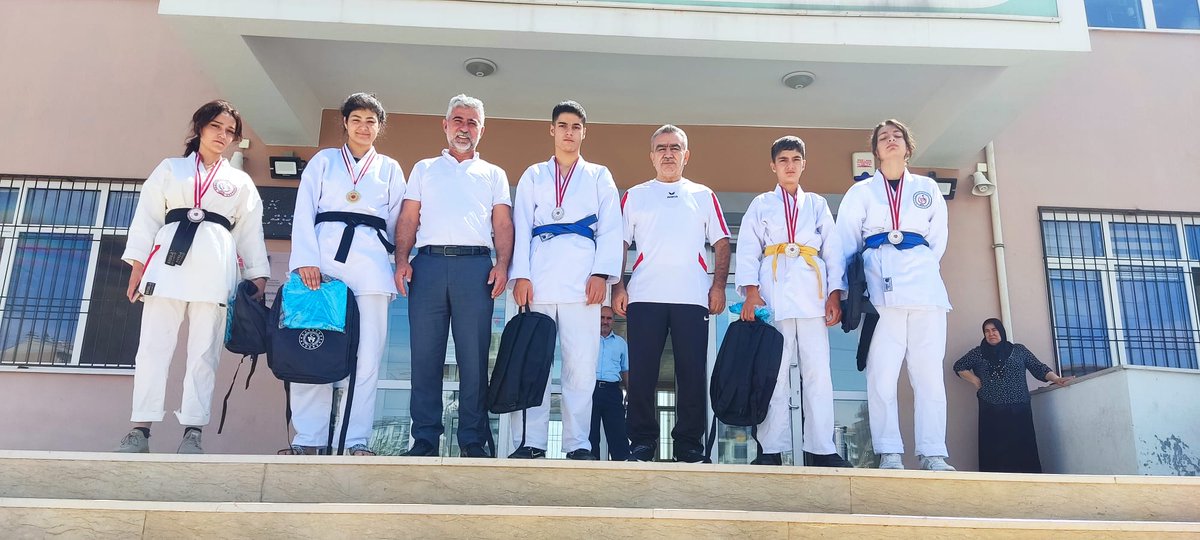 Türkiye Ju-jitsu şampiyonasında lisanslı sporcularımız Türkiye yıldızlarda Zeynep Eryılmaz3., Nuray Korkmaz 2.,Ömer Faruk Dilsiz 2., Gençlerde Berfin Sümbül1., Üst minikler Ramazan Çınar Noyan 1. Olmuştur. Hocamız Çetin Karakurtve sporcularımızıkutluyoruz.<a href="/yasintepe/">Yasin TEPE</a> <a href="/Halit__Ates/">Halit ATEŞ</a>