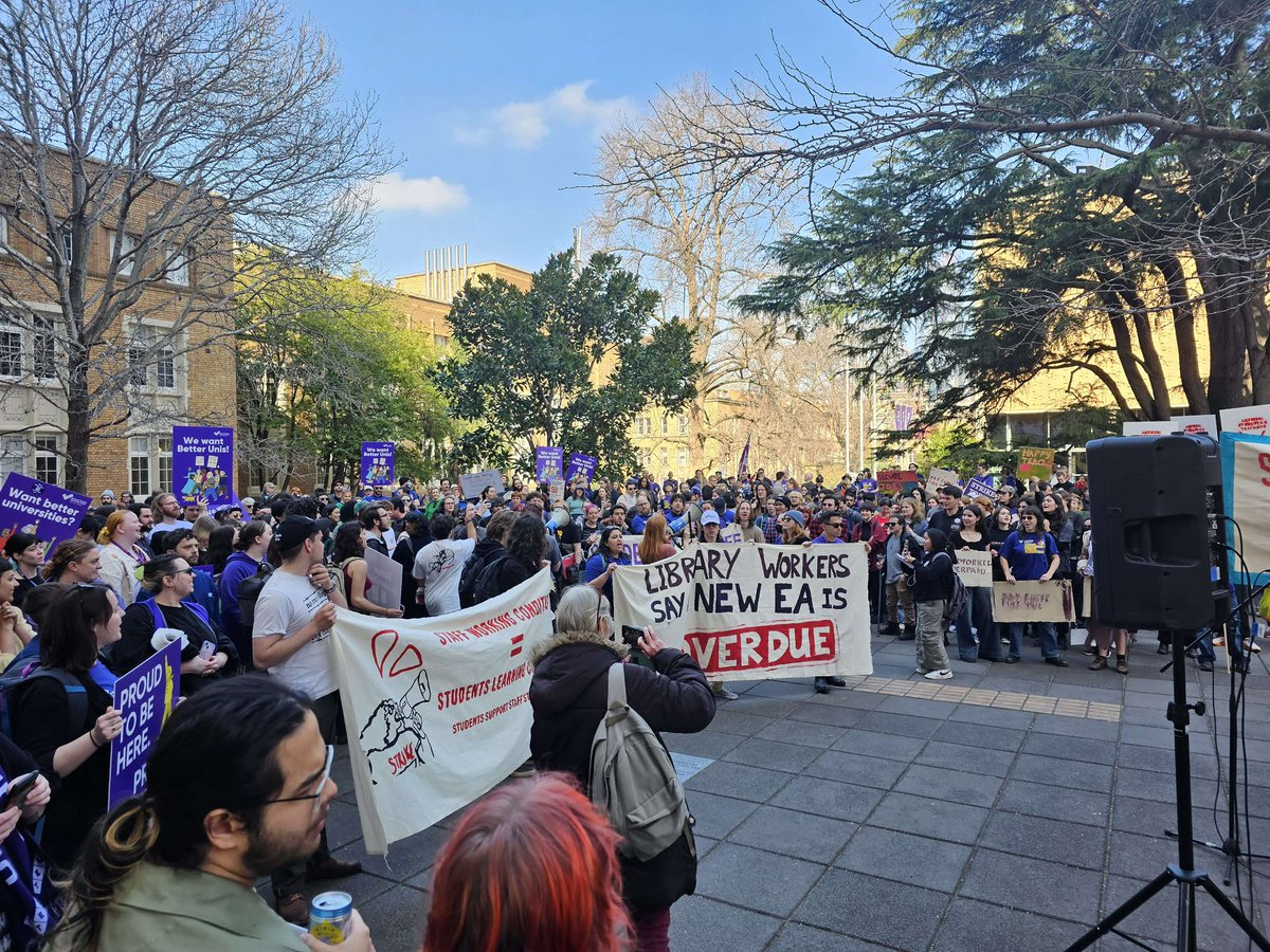GOING OFF and no scab TERFs in sight 💖🔥🔥🔥 #unimelbstrikes