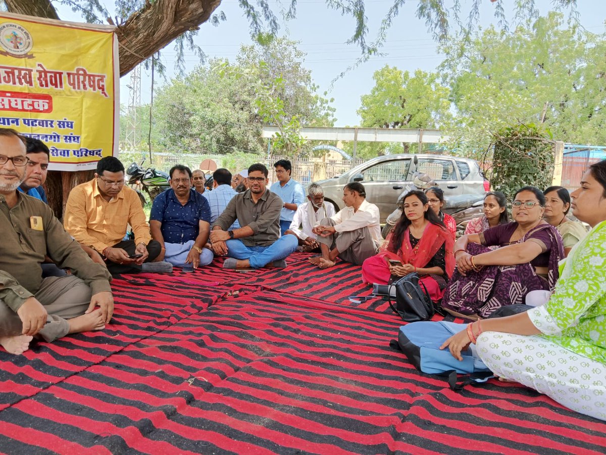 हम हमारा हक मांगते
नहीं किसी से भीख मांगते
#राजस्व_विभाग_हड़ताल_पर
<a href="/ashokgehlot51/">Ashok Gehlot</a>