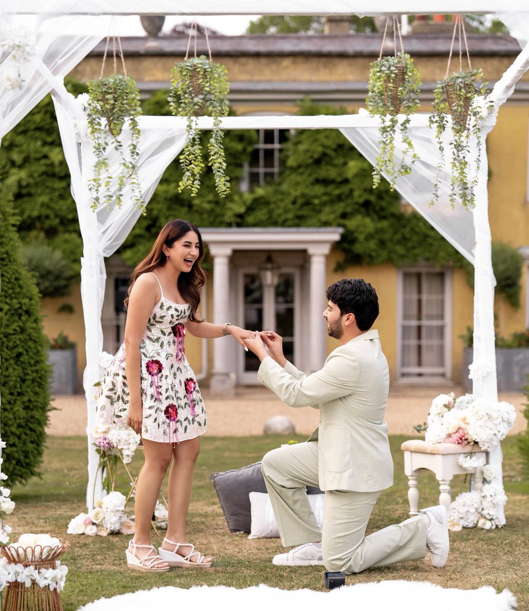 HUMNAWA_OJB's tweet photo. Finally our chotu got engaged 💍🥹👏🏻 #AashmaanForever #AnEver #Endever https://t.co/RuP1qistHp