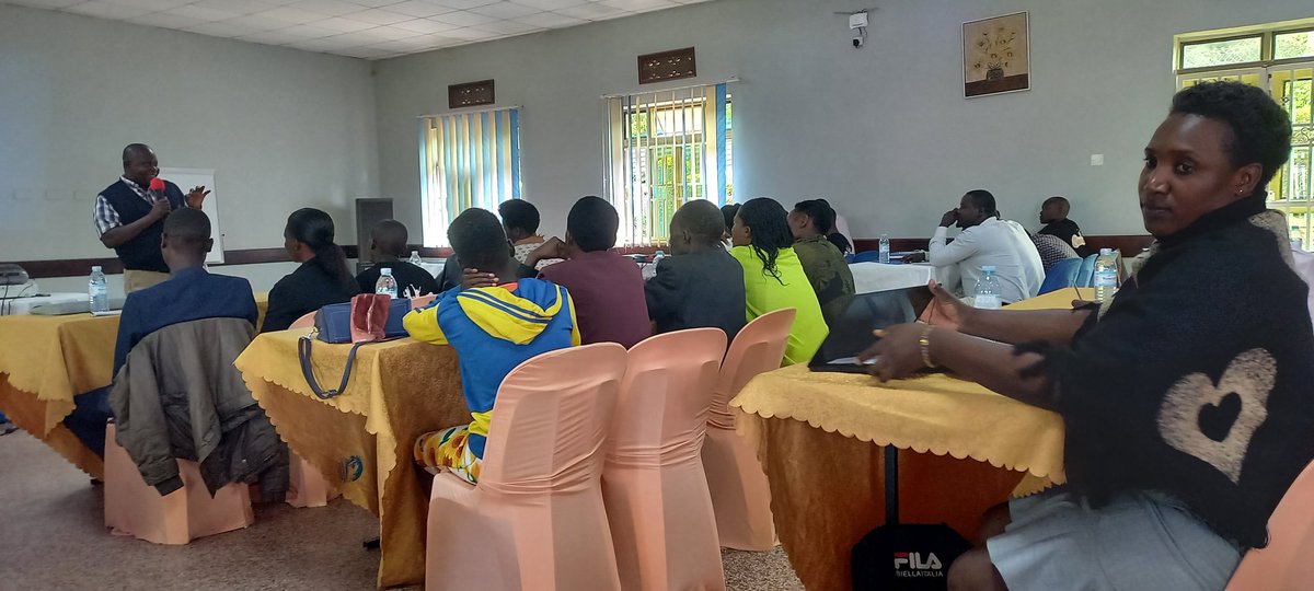 ByakatondaGeof4's tweet photo. In promotion of #AccessToInfo @twaweza_uganda, @africafoicentre and @MoICT_Ug extends capacity building trainings of change agents and local leaders in Kyenjojo District as it has been done in other districts like kamuli, Namutumba, moyo and kole districts. https://t.co/sA8km3eRZu