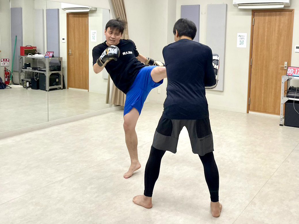 KRT_SG's tweet photo. ｢アクションに活かせる｣
【俳優のためのキックボクシングWS】
無事終了致しました✨

ご参加下さった皆さん、有難うございました🙏🏼

『継続は力なり』
この1回で劇的に何かが変わる訳では無いですが、技術向上を目指して続けていきましょう🔥

#ワークショップ
#アクション
#俳優
#キックボクシング https://t.co/FOitTM8E5t