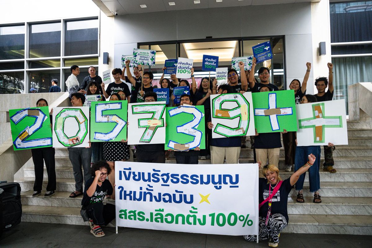 yingcheep's tweet photo. ไปบอกพรรคเพื่อไทยมาแล้ววันนี้
ว่าถ้าจะเขียนรัฐธรรมนูญใหม่ ต้องเขียนใหม่ทั้งฉบับ
ถ้าจะมีสสร. ต้องมาจากการเลือกตั้ง 100%

รับทราบแล้ว เราก็กลับมา Key Excel ต่อ https://t.co/k7fAef1vvQ