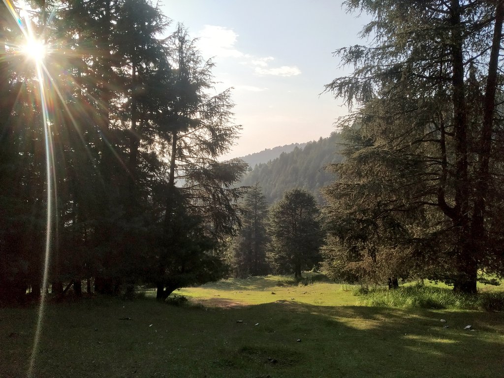 Islambaduk3's tweet photo. On way to SatReshi Sahab (RA). Place to cherish. Akingam Anantnag! https://t.co/AxEzC15BVk