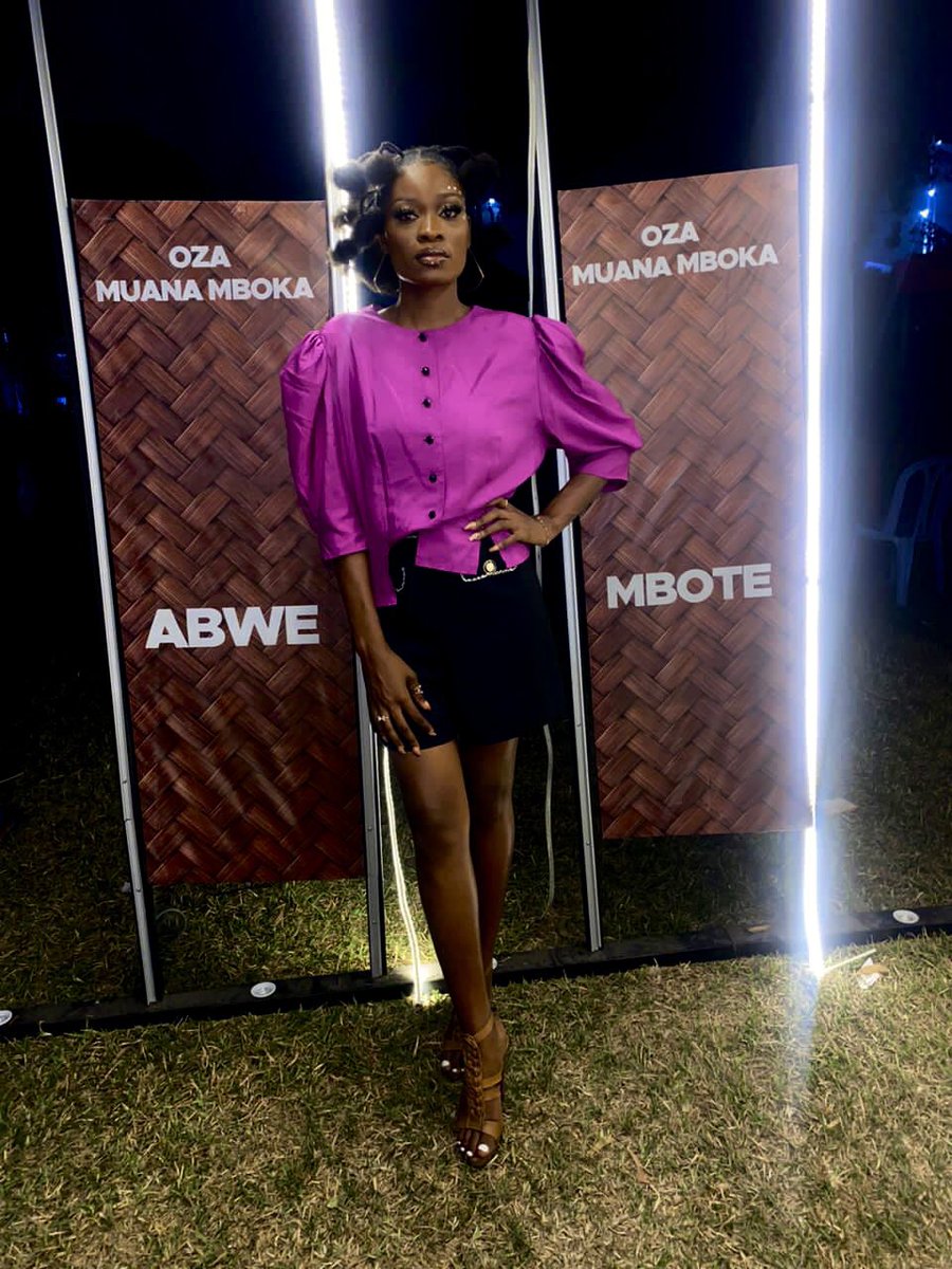 mimisakree's tweet photo. Kinshasa streat mbok’elengi le défilé étais plus ce que show🥰🥰 https://t.co/DQIk16BGxT