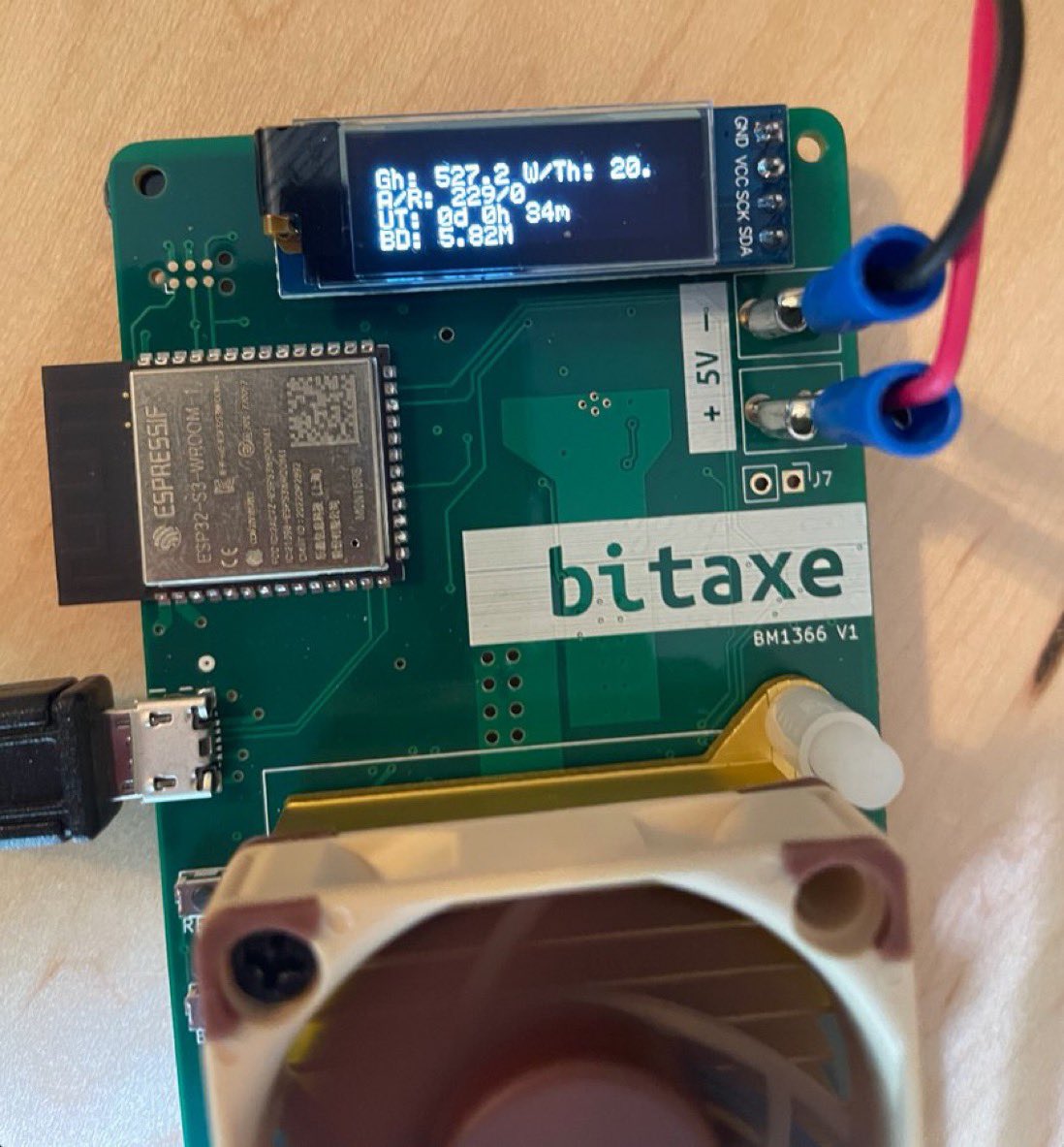NEW: HUGE DEVELOPMENT IN HOME #Bitcoin MINING 🚨 The open source  bitaxeUltra is a miner running off a BM1366 ASIC, which only costs $15 to  purchase 👀 It runs at 527 GH/s
