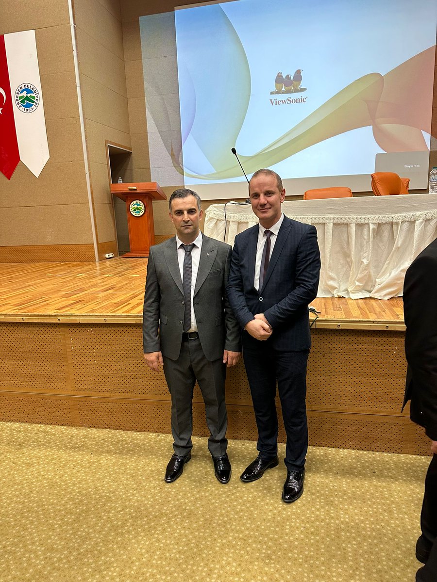 Can Mevlana, Yunus Emre,Toprağına düşmüş cemre, Baş eğmişiz kutlu emre,Gece gündüz yürüyoruz, Dualarla geliyoruz🤘 🤘 🤘
Rabbim utandırmasın inşallah