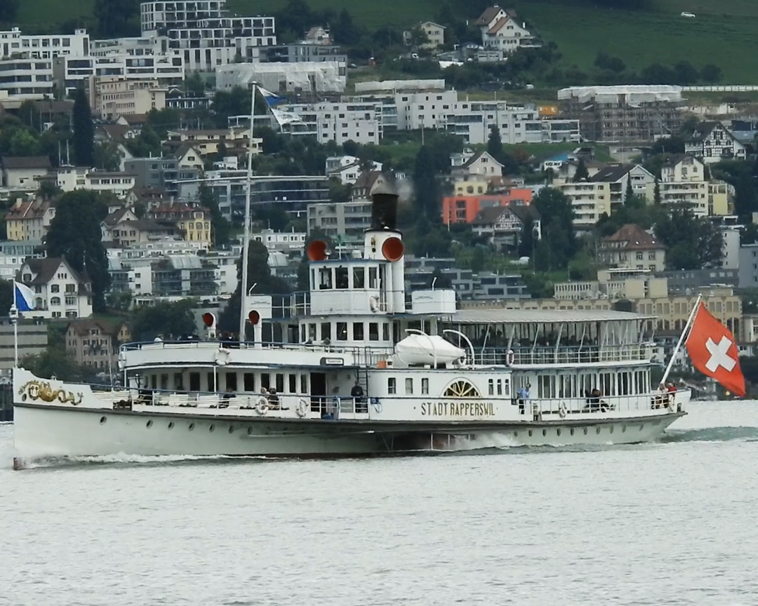.#HappySunday #SundayVibes

Cruising on #LakeZurich 🌞
#Steamboat 😍 #StadtRapperswil 🚢 #BoatTrips

#Dampfschiff #Zürichsee #LebenAmZürichsee #öVlive #ZVV #mehrsee #GetOutside #ThePhotoHour #GTOS #CreateYourLight #GGMLive #Moments2023 #OurRegionZurich #GoldCoast #LiveColorfully