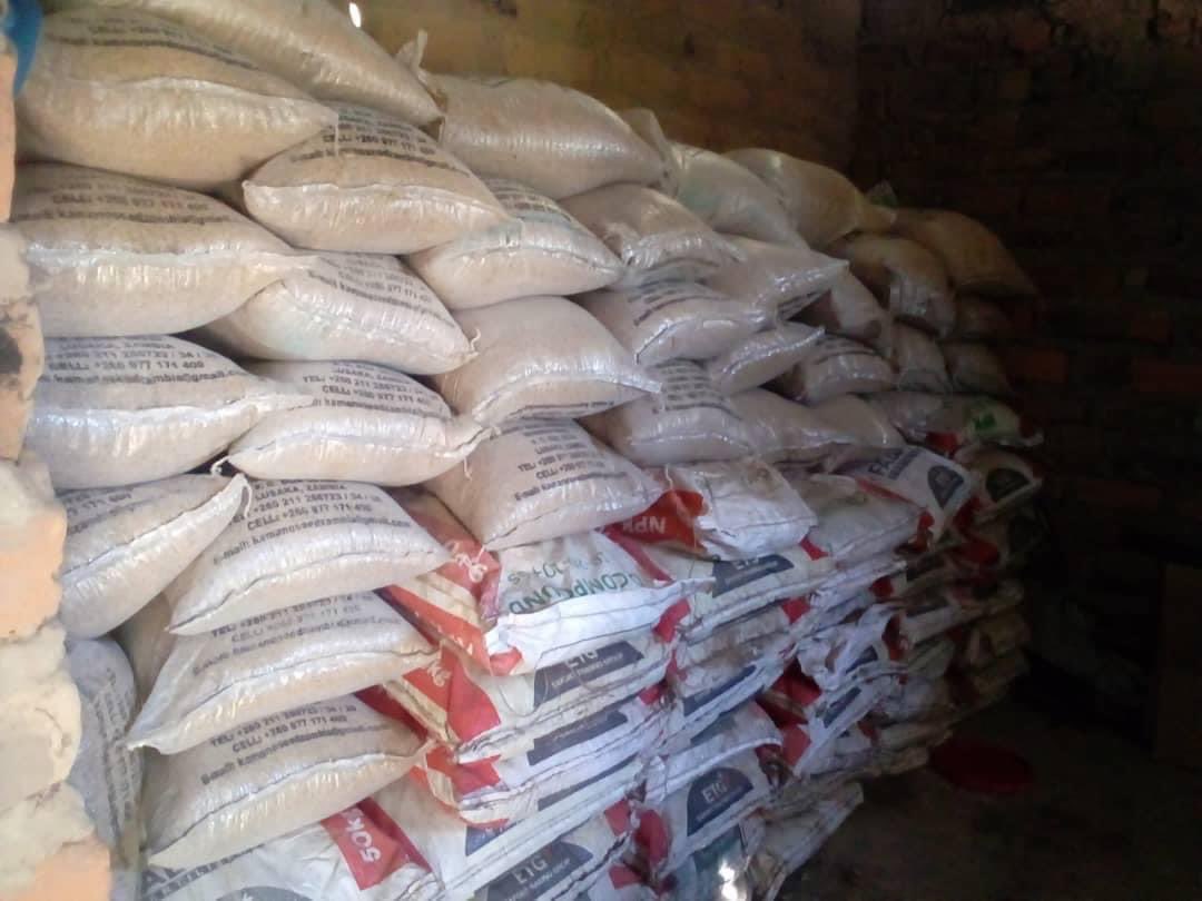 sunday_chanda's tweet photo. Under #CDF2022, #Kanchibiya empowered #rice #farmers with inputs & supervised by District Agriculture Coordinator (DACO). Thanks #COMACO for buying the crop!
Next steps:
1. Set up a rice polishing plant in 2024
2.Mechanization for rice farmers
3. Scale up for 2023/24 season. https://t.co/hxLCcrUumG