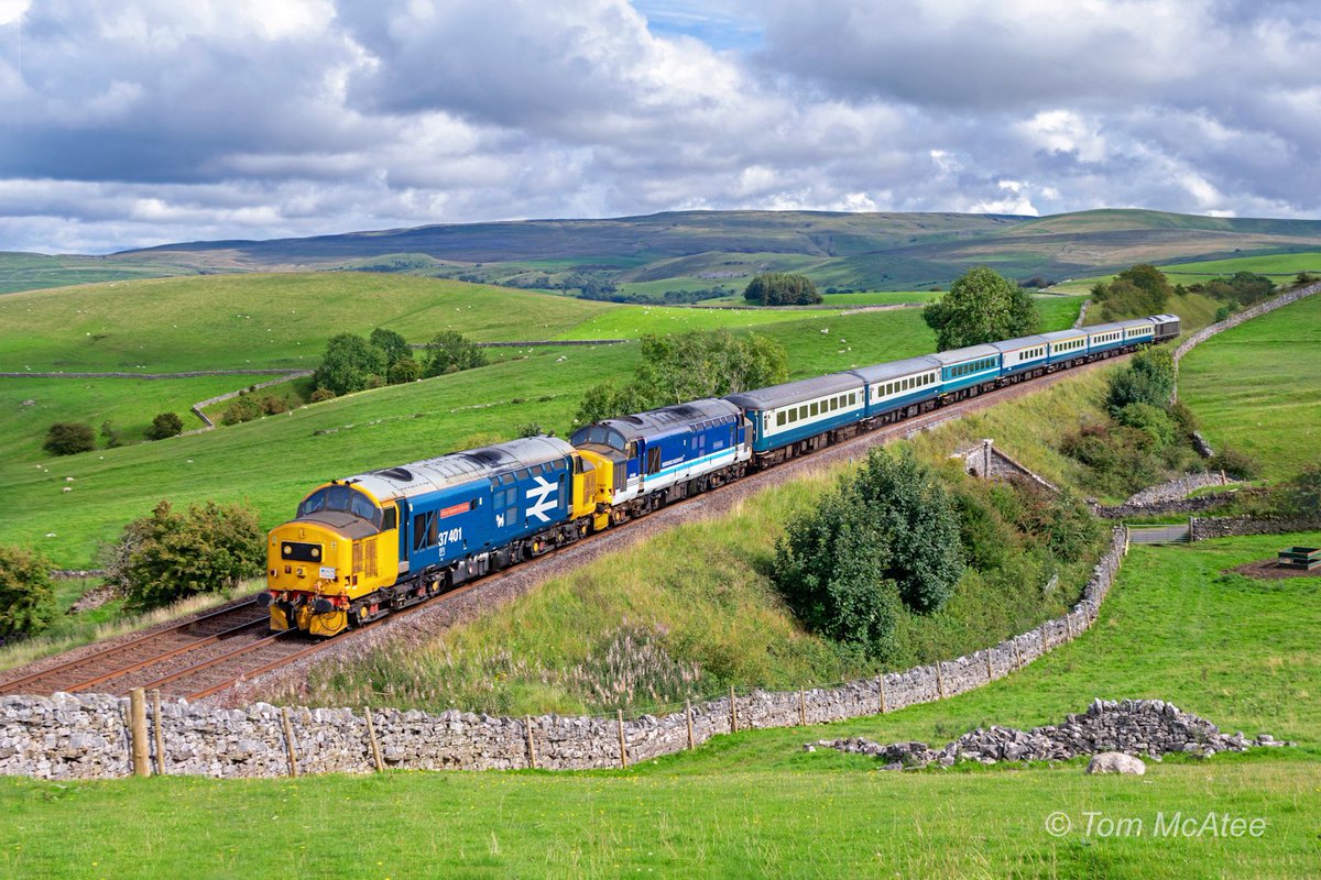 37401 37422 escape the mean weather around the Peaks of the Settle and Carlisle Railway and finally into some sunshine passing Waitby. 
27th August 2023. 📸 ☀️ @BLSFixtures 

⭐️ Prints available ➡️🏞🚂 etsy.com/uk/listing/151…

#class37 #railways #ukrailways #britishrail #england