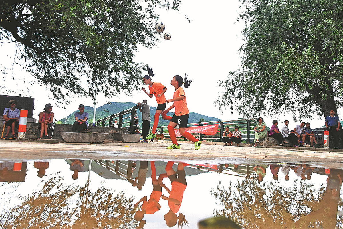 iShandong's tweet photo. In the small village of Zhaozhuang in Yiyuan county, #Shandong, a group of #soccer-loving girlsโฝare rewriting the story. Starting from makeshift fields, they now conquer championships๐with their unwavering dedication. A true inspiration is igniting passion!๐ #AmazingPeopleInSD https://t.co/IQbO4wZJe7
