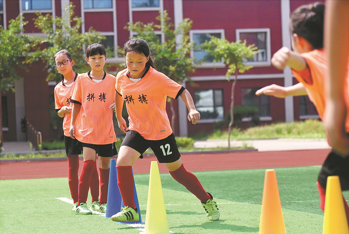 iShandong's tweet photo. In the small village of Zhaozhuang in Yiyuan county, #Shandong, a group of #soccer-loving girlsโฝare rewriting the story. Starting from makeshift fields, they now conquer championships๐with their unwavering dedication. A true inspiration is igniting passion!๐ #AmazingPeopleInSD https://t.co/IQbO4wZJe7
