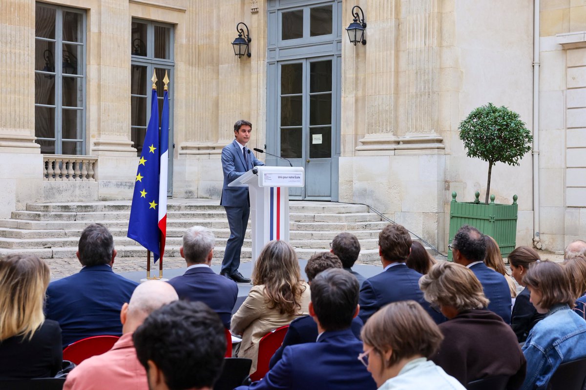 Conférence de presse avec <a href="/GabrielAttal/">Gabriel Attal</a> et <a href="/priscathevenot/">Prisca THEVENOT</a>, où j’ai tenu à rappeler nos priorités et notre ambition pour cette 1re rentrée de la réforme des lycées professionnels. 

→ 0 décrochage et 100% d’insertion, pour près d’un tiers de nos lycéens.